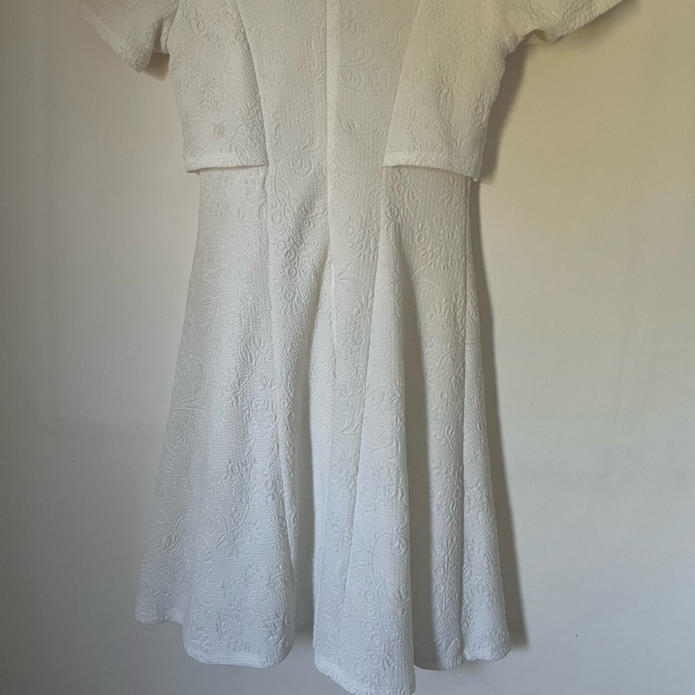 white baroque dress - Picture 4 of 4